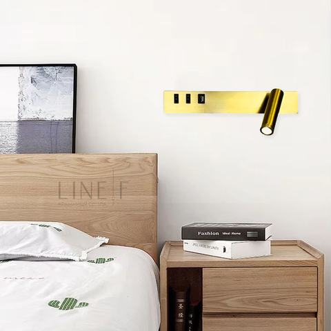 Латунне бра з поворотним спотом справа + розʼєм USB