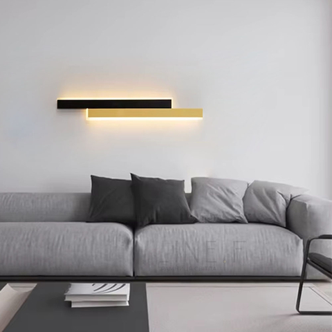 Праве бра у чорно-латунному корпусі 60 см