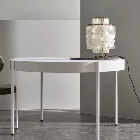 Золота настільна лампа ATHELIA із перламутровими пластинами