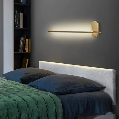 Сучасне лінійне бра в латунному корпусі 100 см