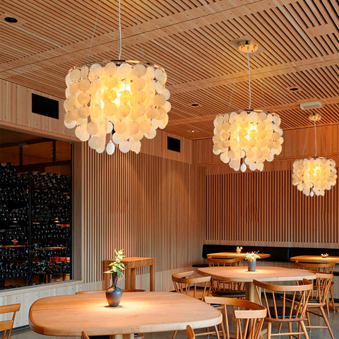 Кругла золота люстра ATHELIA із перламутровими пластинами Ø 45 см