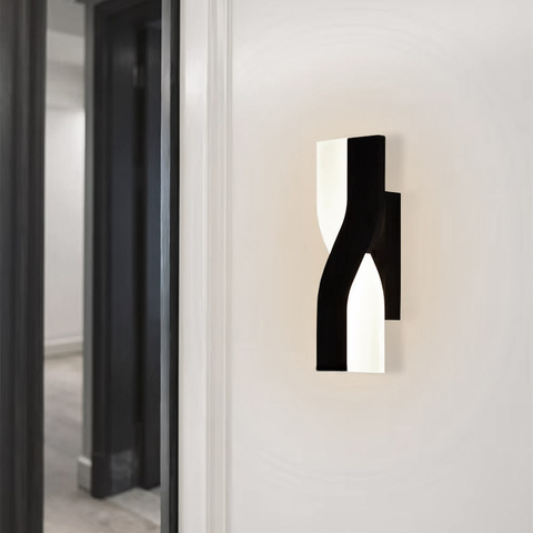 Стильний світлодіодний стіновий світильник 30х10х7 см