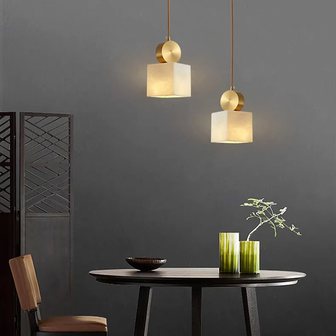 Латунный светильник с белым мраморным плафоном 9х35 см