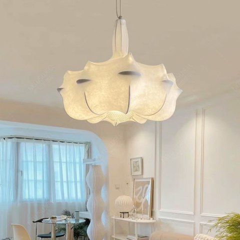 Люстра із білим фігурним абажуром 55х60 см