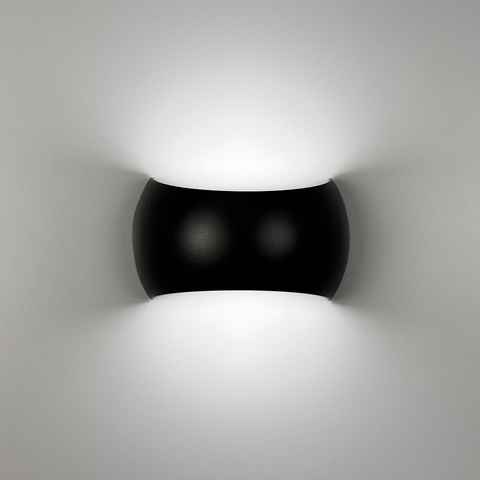 Бра в черном округлом корпусе 18х10 см