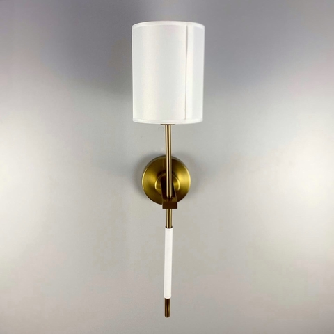 Класичне настінне бра з тканинним абажуром 