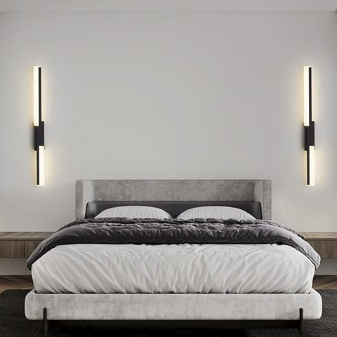 Ліве бра у видовженому чорному корпусі 60 см