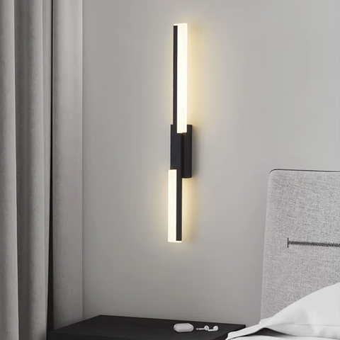 Левое бра в удлиненном черном корпусе 60 см