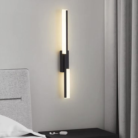 Праве бра у видовженому чорному корпусі 60 см