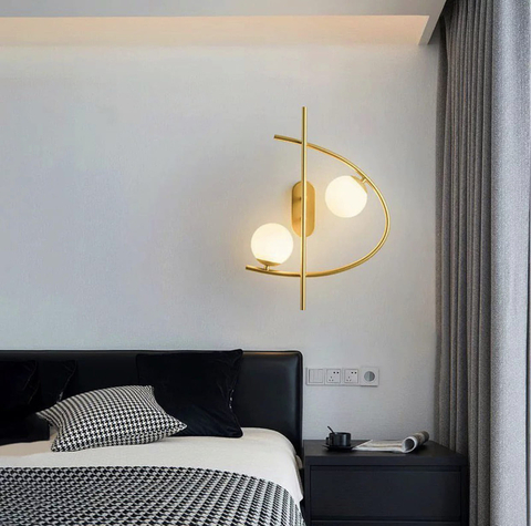 Золотое правое бра на 2 белых плафона