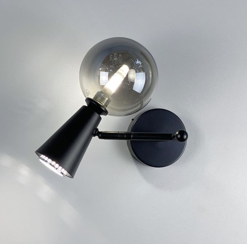 Бра з унікальним плафоном на два джерела світла в чорному кольорі