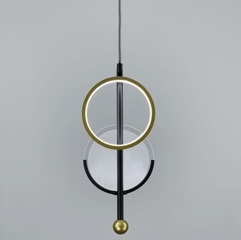 Подвесной светильник в геометрической форме