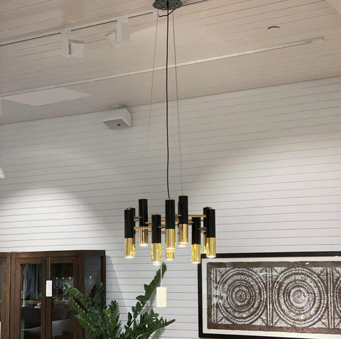 Сучасна чорна люстра із золотими деталями у корпусі 40х35 см