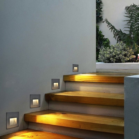 Світильник для сходів у чорному корпусі 56х56 мм