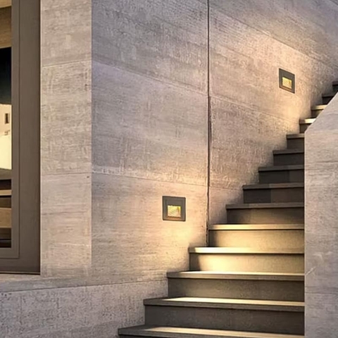 Світильник для сходів у чорному корпусі 100х55 мм