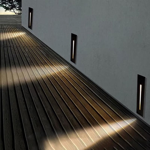 Світильник для сходів у чорному корпусі із світловою лінією 202х57 мм