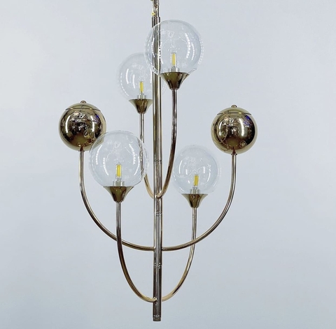 Люстра з скляними та металевими плафонами з дугоподібними ріжками 