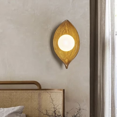 Органічне гіпсове бра з білим текстурним плафоном 30х16 см