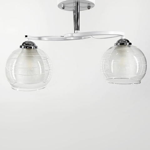 Потолочная люстра в белом корпусе на 2 двойных плафона