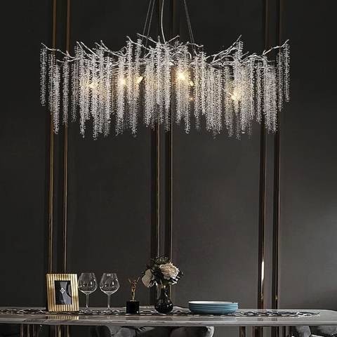 Видовжена вишукана срібна люстра із кришталевими підвісами у корпусі 120 см