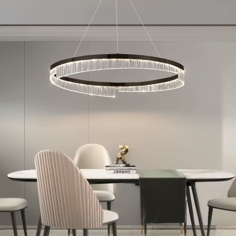 Чорна підвісна люстра з кільцевим дизайном Ø 80 см