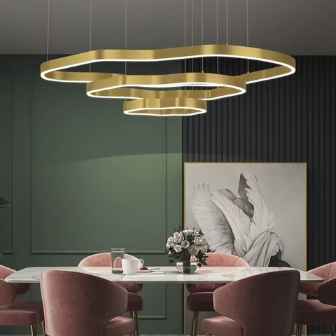 Необычная и эффектная золотая люстра на 3 яруса 85+64+40 см