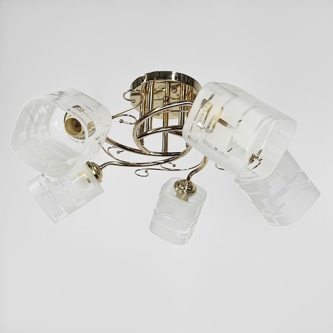 Золота люстра на 5 матових плафонів з узором Ø 58 см