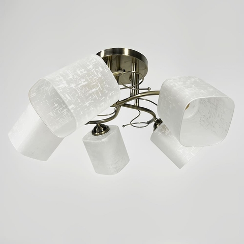 Бронзова люстра на 5 матових плафонів з візерунком у корпусі Ø 50 см