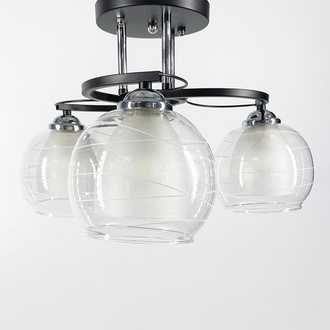 Потолочная люстра в черном корпусе на 3 двойных плафона Ø 45 см