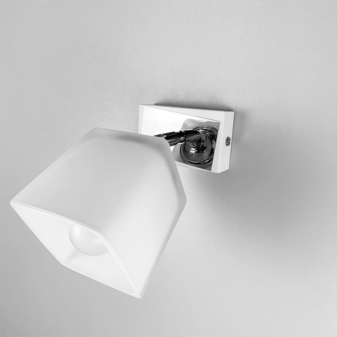 Светильник на 1 плафон в белом корпусе 10х10 см