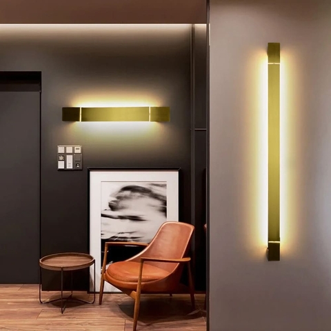 Сучасні лінійні бра в латунному кольорі корпусу 105 см