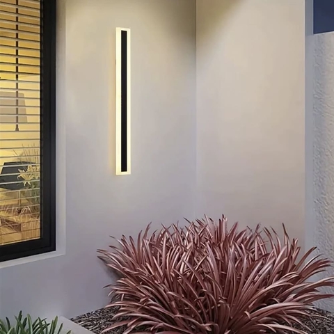 Сучасні лінійні бра в чорному корпусі 60 см