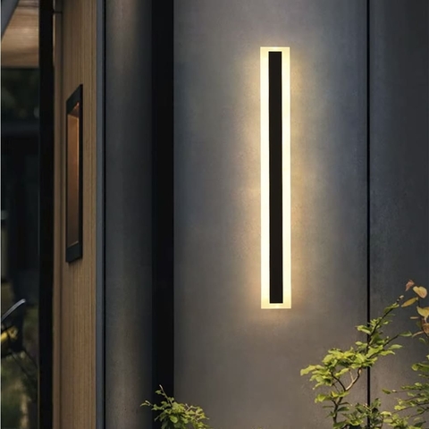 Сучасні лінійні бра в чорному корпусі 80 см