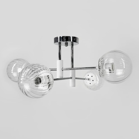 Люстра хромированная с белой фурнитурой на 4 белых плафона Ø 60 см