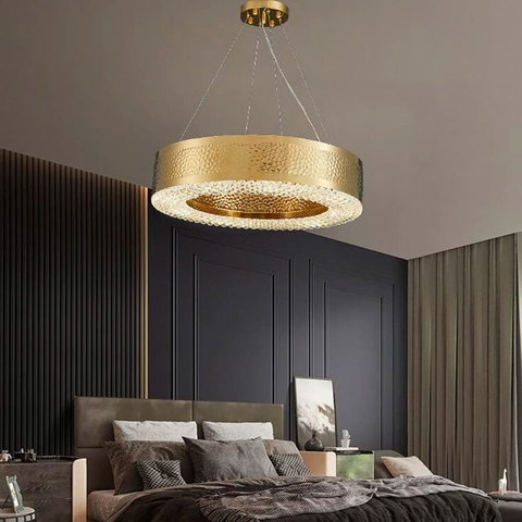 Неймовірна дизайнерська люстра у золотому каркасі із кришталиками Ø 80 см