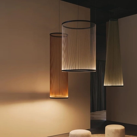 Світильник з білими вертикалями у чорному корпусі Ø55×192 см