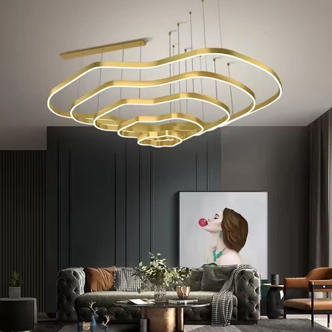 Необычная и эффектная люстра на 5 ярусов Ø 120 см в золотом корпусе