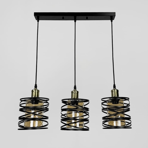 Потрійний підвіс у чорному видовженому корпусі з янтарними плафонами