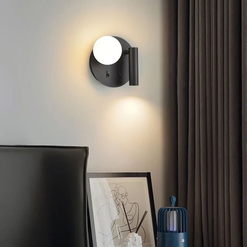 Кругле бра із спотом та плафоном у чорному корпусі Ø 17 см