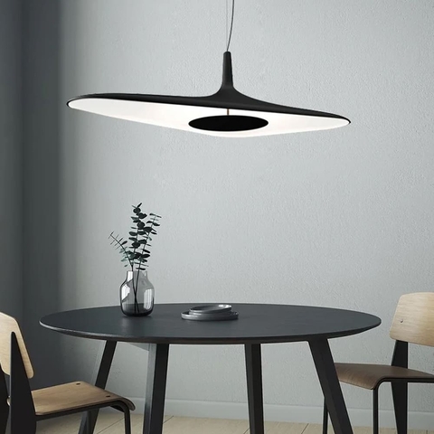 Світильник із унікальним чорним динамічним плафоном 70х45 см