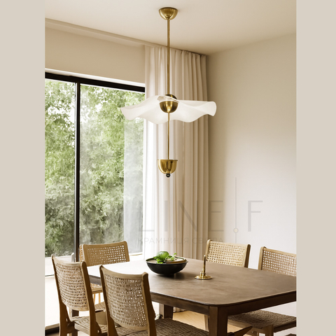 Латунний світильник із білим хвилястим плафоном Ø 40 см