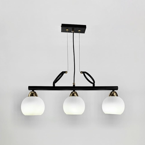 Видовжена люстра Лофт на 3 білих плафони