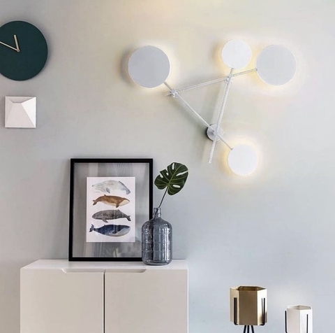 Стильне бра в білому кольорі