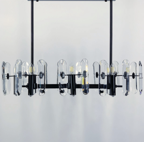 Люстра в чорному кольорі видовженого корпусу з видовженими камінчиками 