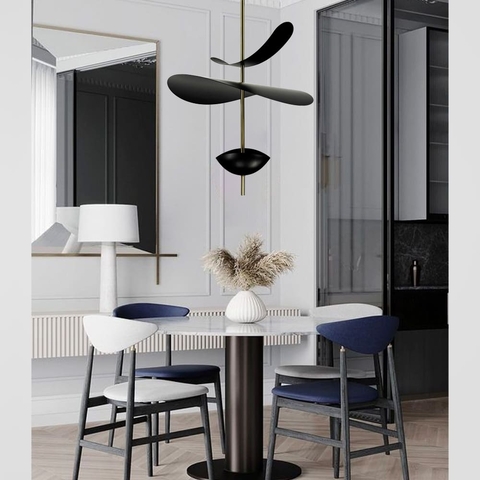 Світильник дизайнерський у чорному корпусі із латунною трубкою Ø 60 см