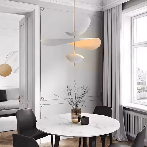 Світильник дизайнерський у білому корпусі із латунною трубкою Ø 60 см