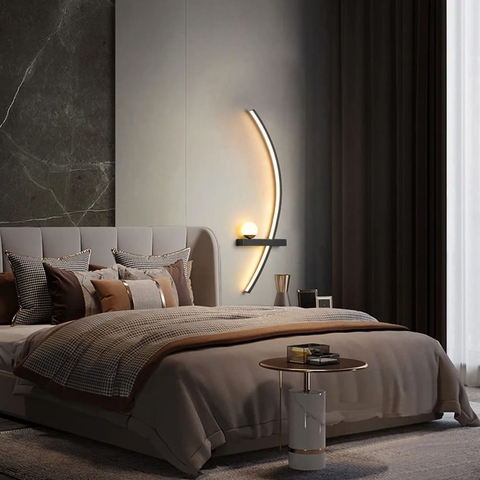 Черное дуговое бра с белым плафоном в правом корпусе 60 см