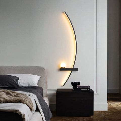 Черное дуговое бра с белым плафоном в правом корпусе 80 см