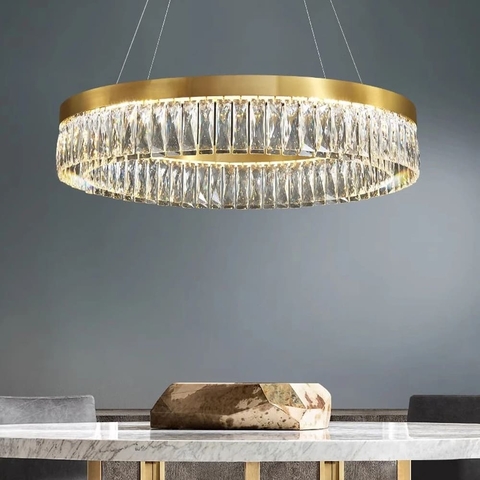 Люстра у латунному кільцевому корпусі з кришталем Ø 80 см