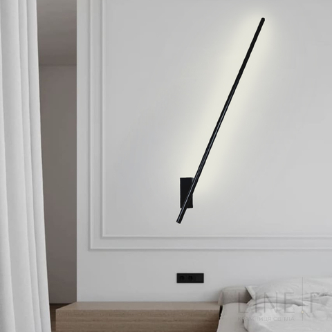 Лінійне бра із поворотним механізмом у чорному корпусі 100 см